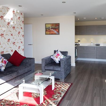Contemporary & Homely Penthouse, 2 Mins Walk From Cambridge Station, Lift Access, Secured Gated On-Site Parking, Self Check-In, Super Fast Wifi, Terrace & Sleeps 6 Εξωτερικό φωτογραφία