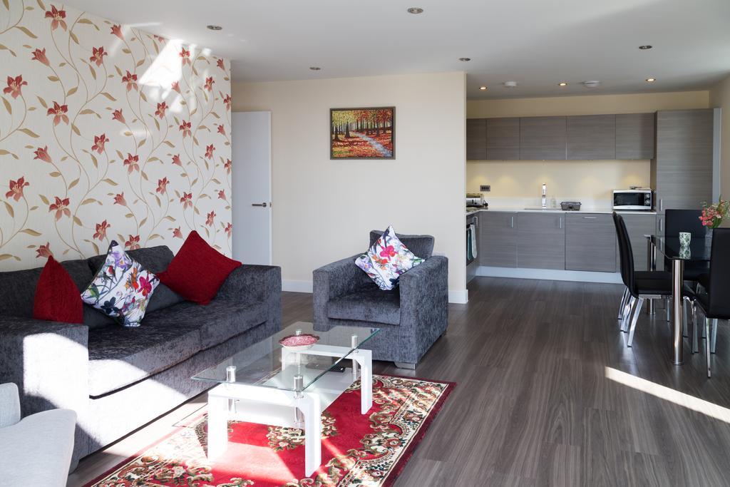 Contemporary & Homely Penthouse, 2 Mins Walk From Cambridge Station, Lift Access, Secured Gated On-Site Parking, Self Check-In, Super Fast Wifi, Terrace & Sleeps 6 Εξωτερικό φωτογραφία