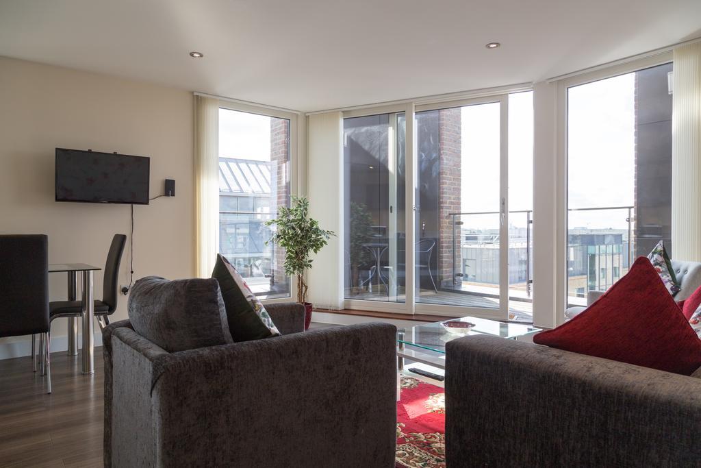Contemporary & Homely Penthouse, 2 Mins Walk From Cambridge Station, Lift Access, Secured Gated On-Site Parking, Self Check-In, Super Fast Wifi, Terrace & Sleeps 6 Εξωτερικό φωτογραφία