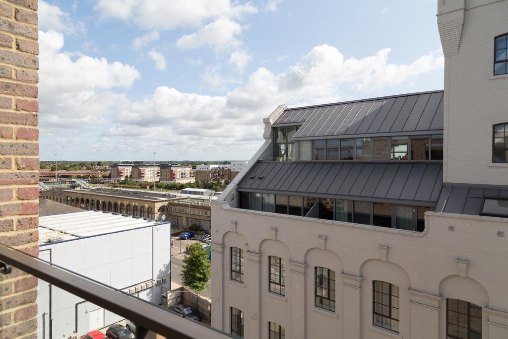 Contemporary & Homely Penthouse, 2 Mins Walk From Cambridge Station, Lift Access, Secured Gated On-Site Parking, Self Check-In, Super Fast Wifi, Terrace & Sleeps 6 Εξωτερικό φωτογραφία