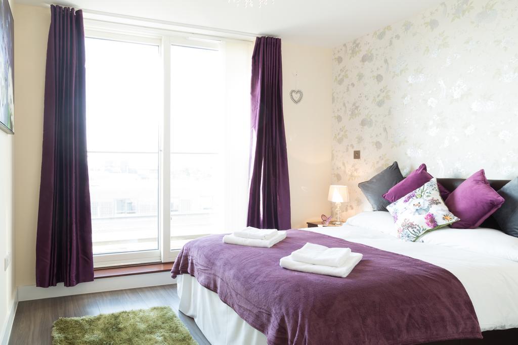 Contemporary & Homely Penthouse, 2 Mins Walk From Cambridge Station, Lift Access, Secured Gated On-Site Parking, Self Check-In, Super Fast Wifi, Terrace & Sleeps 6 Εξωτερικό φωτογραφία