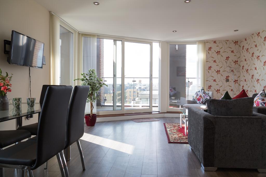 Contemporary & Homely Penthouse, 2 Mins Walk From Cambridge Station, Lift Access, Secured Gated On-Site Parking, Self Check-In, Super Fast Wifi, Terrace & Sleeps 6 Εξωτερικό φωτογραφία