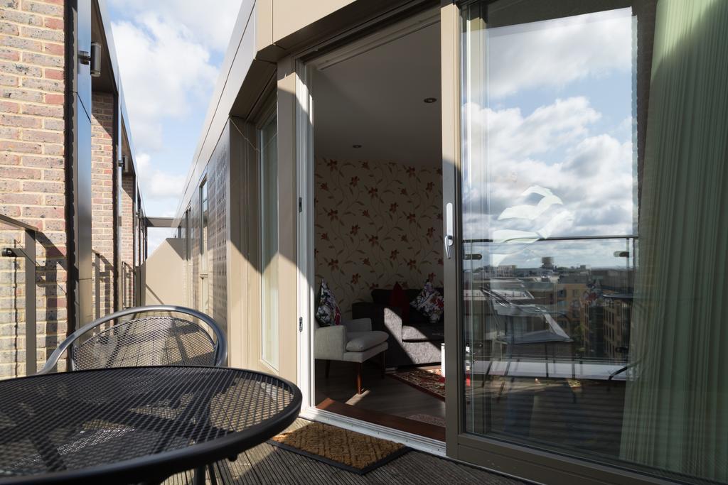 Contemporary & Homely Penthouse, 2 Mins Walk From Cambridge Station, Lift Access, Secured Gated On-Site Parking, Self Check-In, Super Fast Wifi, Terrace & Sleeps 6 Εξωτερικό φωτογραφία