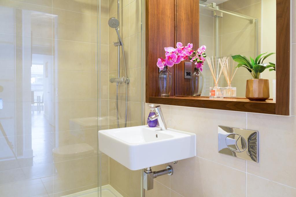 Contemporary & Homely Penthouse, 2 Mins Walk From Cambridge Station, Lift Access, Secured Gated On-Site Parking, Self Check-In, Super Fast Wifi, Terrace & Sleeps 6 Εξωτερικό φωτογραφία