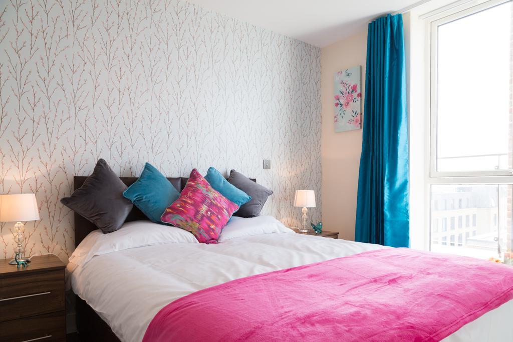 Contemporary & Homely Penthouse, 2 Mins Walk From Cambridge Station, Lift Access, Secured Gated On-Site Parking, Self Check-In, Super Fast Wifi, Terrace & Sleeps 6 Εξωτερικό φωτογραφία