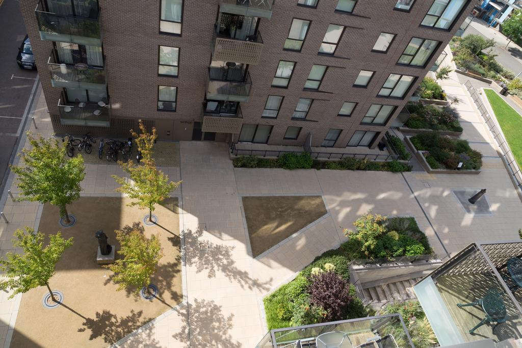 Contemporary & Homely Penthouse, 2 Mins Walk From Cambridge Station, Lift Access, Secured Gated On-Site Parking, Self Check-In, Super Fast Wifi, Terrace & Sleeps 6 Εξωτερικό φωτογραφία