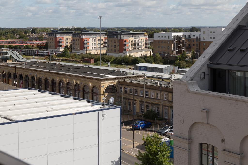 Contemporary & Homely Penthouse, 2 Mins Walk From Cambridge Station, Lift Access, Secured Gated On-Site Parking, Self Check-In, Super Fast Wifi, Terrace & Sleeps 6 Εξωτερικό φωτογραφία